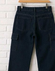 Black Wide-Leg Cargo Jeans