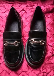 Chunky Sloe Black Loafers