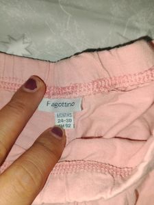 4 Branded Leggings
