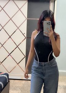Chic Zip Up Black Fitted Top