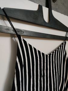 Sleevles Crop Top For Girls
