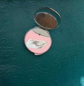 3 Lipstick+ 1 foldable mirror
