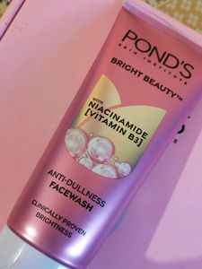 Pond&#39;s Bright Beauty Facewash