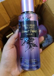 Victoria&#39;s Secret Daring Peach Daisy Many More