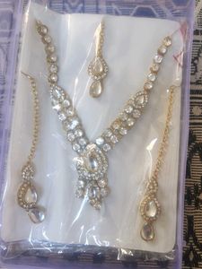 Beautiful Necklace of American Diamonds