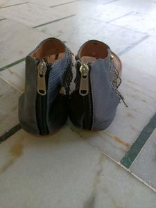 Embellished grey Flats