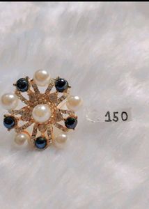 Adjustable Ring With Shiny Pearls On It♥️