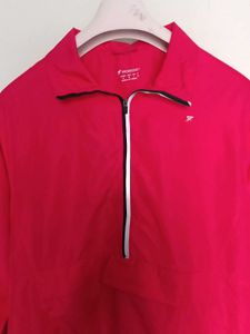 women windsheeter for gym.