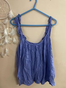 sleevless top