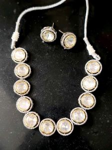 Premika Ad Neck Set