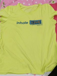 Lot of 4 Assorted Women&#39;s T-Shirts