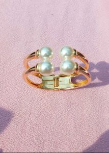 SALE 🆕🎅🎄Elegant Pearl Bangle Bracelet