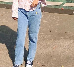 High-Waisted Denim Jeans with Daisy Embroidery.