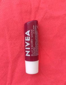 Nivea Blackberry Shine Lip Balm