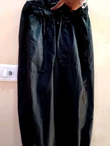 black sports pant