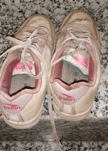 📢 Used Footwear for Sale – Size 7 (Affordable)