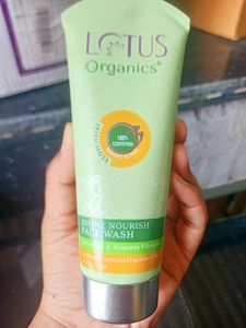 Lotus Organics ✨ Divine Nourish Facewash