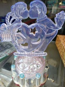 Vintage Kissing Couple Music Box
