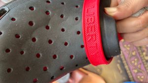 Comfy Black &amp; Red Sandals in uk10