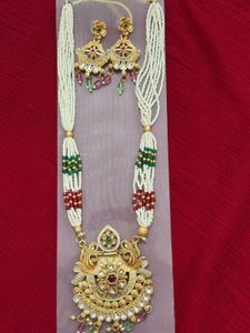 Elegant Kundan Pendant Necklace With Earrings