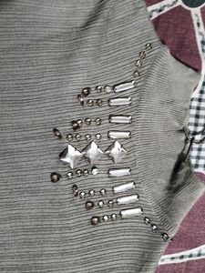 women winter top round neck ( grey colour) stone w