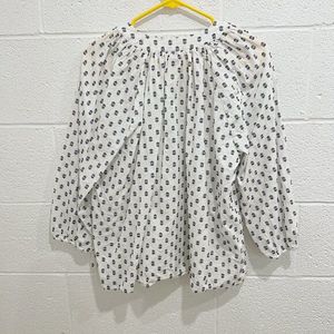 Universal Thread Patterned V-Neck Top
