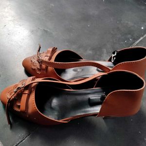 Beautiful Women&#39;s Brown Heels