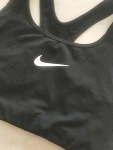 M Nike Sports Bra 🖤