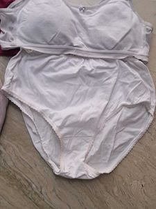Combo  Of Four  One In Hnm Sports  Bra All Brnded