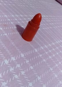 Huda Beauty 5 In 1 Lipstick