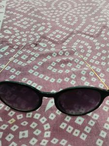 Stylish Black Round Frame Sunglasses