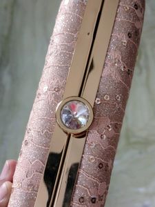 Party&#39; Queen Sequin Clutch