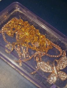 I&#39;m Selling Pair Of Chains For Girls And Women&#39;s