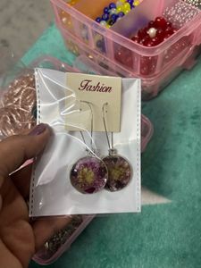 resin flower earrings only 1 pair