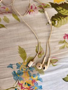 Apple EarPods with Lightning Connector