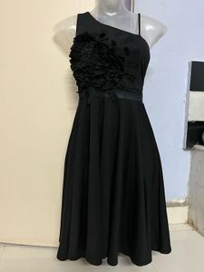 Pintrest Black One-Shoulder Dress