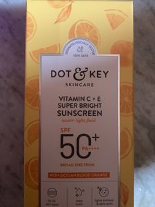 Dot &amp; key Vitamin C+ E SUPER BRIGHT SUNSCREEN
