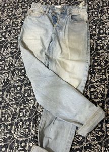 ZARA High-Waisted Mom Jeans | Size 26-27
