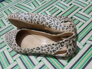 Crocs Bellarians... Perfect Condition to Wear