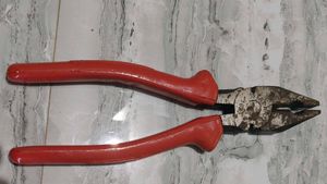 Plier