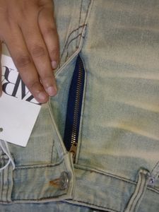 Cut Jeans