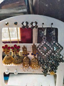 6 sets of Earring Collection