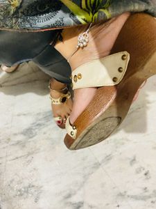 trendy footwear
