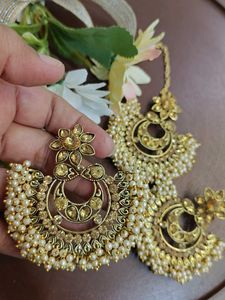 Golden Chaandbali With Maang Tikka