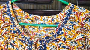 knee length frok ,three quarter sleeve .