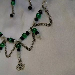 Dark green flower necklace