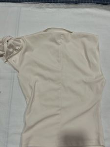 Asymmetric top with knot