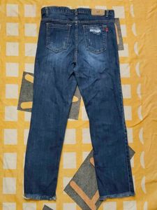 Distressed Cropped Jeans