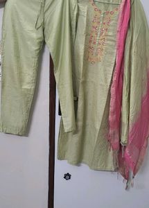 Beautiful 3 Piece Women Suit Set ..❣️