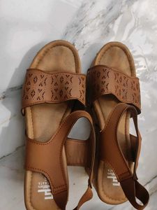 Tan Block Heels.👠